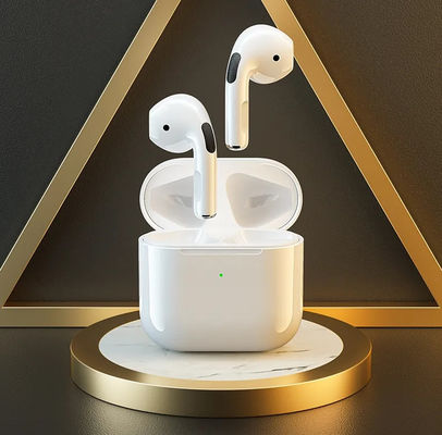 Hände geben Bluetooths drahtloses Hifi wahres drahtloses Stereospiel Earbuds des Spiel-Kopfhörer-BT5.3 frei
